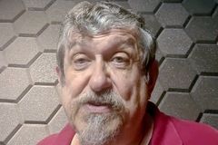 Luiz Sayão lança Bíblia com linguagem acessível: \"Uma tradução boa é fácil de compreender\"