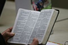 Lei que permite uso da Bíblia como material paradidático em escolas de BH entra em vigor