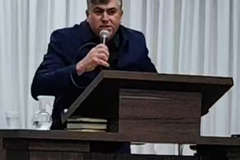 Pastor morre durante pregação em igreja: ‘Foi um instrumento de Deus na terra’