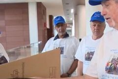 Idosos fazem missões entre órfãos na Ucrânia: \"Devemos cuidar das crianças\"