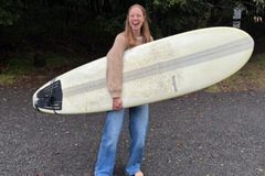 Surfistas evangelizam em cima das pranchas: ‘Temos conversas profundas no mar’