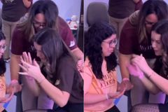 Intérprete de Libras traduz profecia para surda em culto: \"Jesus fala todas as línguas\"