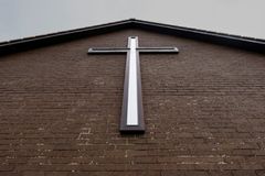 Cristianismo segue sendo o maior grupo religioso do mundo, apesar de leve queda