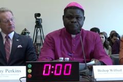 Após denunciar perseguição no Congresso dos EUA, aldeia de bispo na Nigéria é atacada