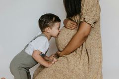 Evangélicas têm mais filhos do que mulheres de outras religiões, aponta IBGE