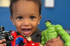 Menino de 2 anos volta à vida após 10 minutos submerso em piscina: \"Ele é um milagre\"