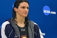 Atleta trans Lia Thomas perderá títulos de natação de universidade dos EUA