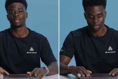 Bukayo Saka, do Arsenal, diz que a Bíblia é seu manual: \"Leio o tempo todo\"