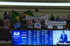 Câmara do Rio aprova projeto que prevê cartazes contra o aborto legal em unidades de saúde