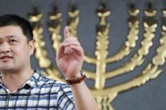 Pastor é condenado na China por protestar contra demolições de 400 igrejas