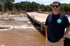 Pastor salvou sua família de enchente no Texas com ajuda de vizinhos: \"Foi livramento\"