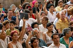 Ex-Estado ateu, Cuba tem aumento de evangélicos e orações em público