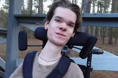 Jovem com doença rara prega o Evangelho: \"Deus deu propósito à minha dor\"