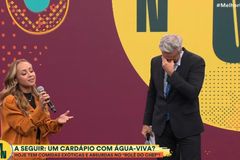 Otaviano Costa chora ao ouvir Bruna Karla louvar e testemunha: \"Estou vivo graças a Deus\"
