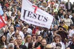 Marcha para Jesus leva centenas de pessoas pelas ruas da capital da República Tcheca