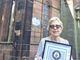 Professora de escola dominical é homenageada na Inglaterra por quase 74 anos de ensino