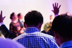 Pesquisa mostra que mais de 90% dos brasileiros valoriza família e fé em Deus