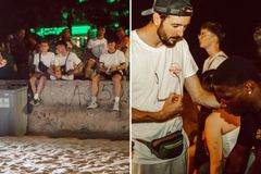 Cristãos pregam o Evangelho a turistas em uma das praias mais famosas da Espanha