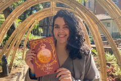 Mari Mendes estreia na ficção cristã com \"O Relógio de Nina\"