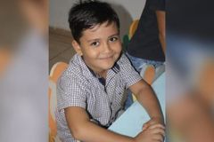 Criança de 7 anos morre em acidente com motorista embriagado após família sair de igreja
