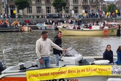 Missão evangeliza com barco em canal de Amsterdã: \"Jesus voltará, você está pronto?\"