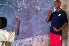 \"De surdos, para surdos\": Missionários compartilham Jesus na África em língua de sinais