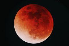 Última Lua de Sangue de 2025 ocorre em setembro e pode ter significado profético
