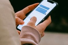 Bíblias digitais ultrapassam pela 1ª vez exemplares impressos distribuídos em 2024