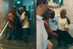 Idoso de 103 anos é batizado no Rio de Janeiro: \"Nasci de novo em Cristo\"