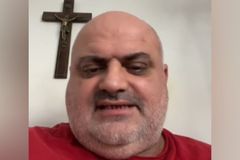 Cristão cadeirante é assassinado durante transmissão ao vivo na França