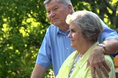 \"Deus está me deixando viver normalmente\", diz idosa com buracos no cérebro