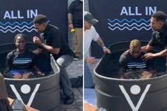 Campeão olímpico é batizado em piscina improvisada nos EUA: ‘Sirvo ao Senhor’