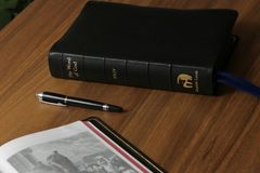 A sinergia entre tempo e discernimento: Uma análise de Eclesiastes 3:1 e Efésios 5:15-16