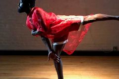 Dançarino com paralisia usa deficiência para pregar o Evangelho: \"É minha maior ferramenta\"