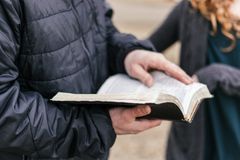 Meus filhos não querem saber sobre Deus: O que eu faço?