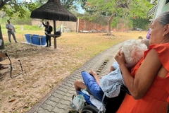 Idoso de 84 anos é batizado em clínica no Ceará: \"Queria paz, estou muito feliz\"