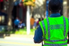 Igrejas reforçam segurança em meio ao aumento de ataques nos EUA e Europa