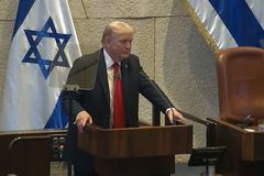 No Parlamento de Israel, Trump agradece ao \"Deus Todo-Poderoso de Abraão, Isaque e Jacó\"