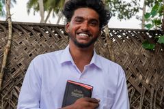 Gângster aceita Jesus em prisão no Sri Lanka: \"Ele salvou minha vida e me deu paz\"