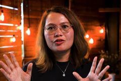 Budista aceita Jesus após ser evangelizada na universidade: ‘Jesus é o único Deus’