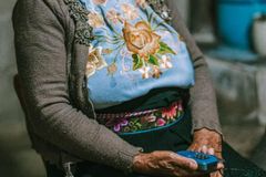 Bruxa ressuscita após oração do filho e aceita Jesus: ‘Agora vivo para Deus’