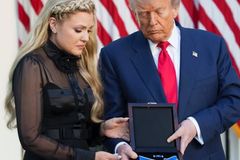 Trump homenageia Charlie Kirk com a mais alta honraria civil dos EUA