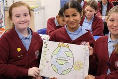 Milhares de alunos na Inglaterra participam de oração coletiva do ‘Pai Nosso’