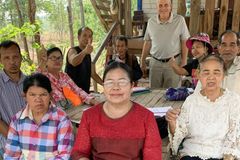 Moradores de comunidade remota na Tailândia aceitam Jesus e são batizados em rio