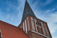 Arqueólogos encontram cemitério de 1.000 anos com primeiros cristãos da Polônia