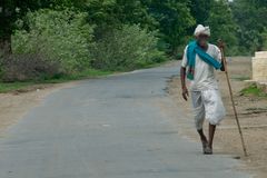 Migrante em jornada de 1000 km a pé evangeliza e implanta 10 igrejas no sul da Ásia