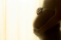 Justiça suspente aborto para gravidez por retirada de preservativo sem consentimento