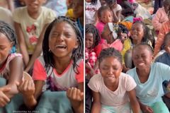 Crianças da África emocionam ao louvar com devoção: \"Nível de adoração raro\"