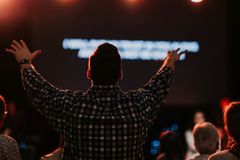 Mais de 1.500 igrejas passarão 72 horas em oração durante o Halloween no Reino Unido