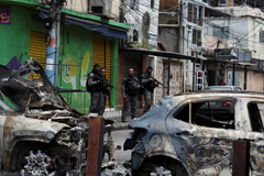 Em meio à megaoperação no Rio, pastores pedem oração: \"A cidade sangra\"